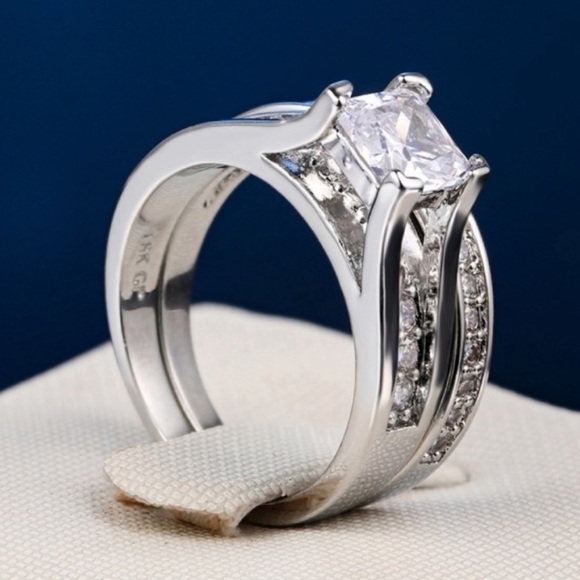 NEW 925 STERLING SILVER DIAMOND ENGAGEMENT SET RING, CUTE RING, SHINY RING. - Picture 5 of 6